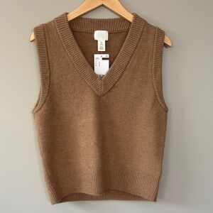 NWT H&M Preppy Sweater Vest Size Medium Neutral Tan Brown Chunky Knit Soft